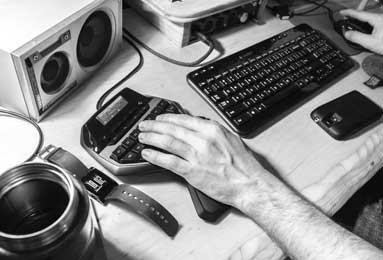 骨折受伤！利物浦中卫赛后遭种族歧视