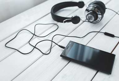 骨折受伤！利物浦中卫赛后遭种族歧视